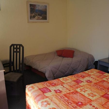 Hotel A La Grace De Dieu Brie-Comte-Robert Zewnętrze zdjęcie