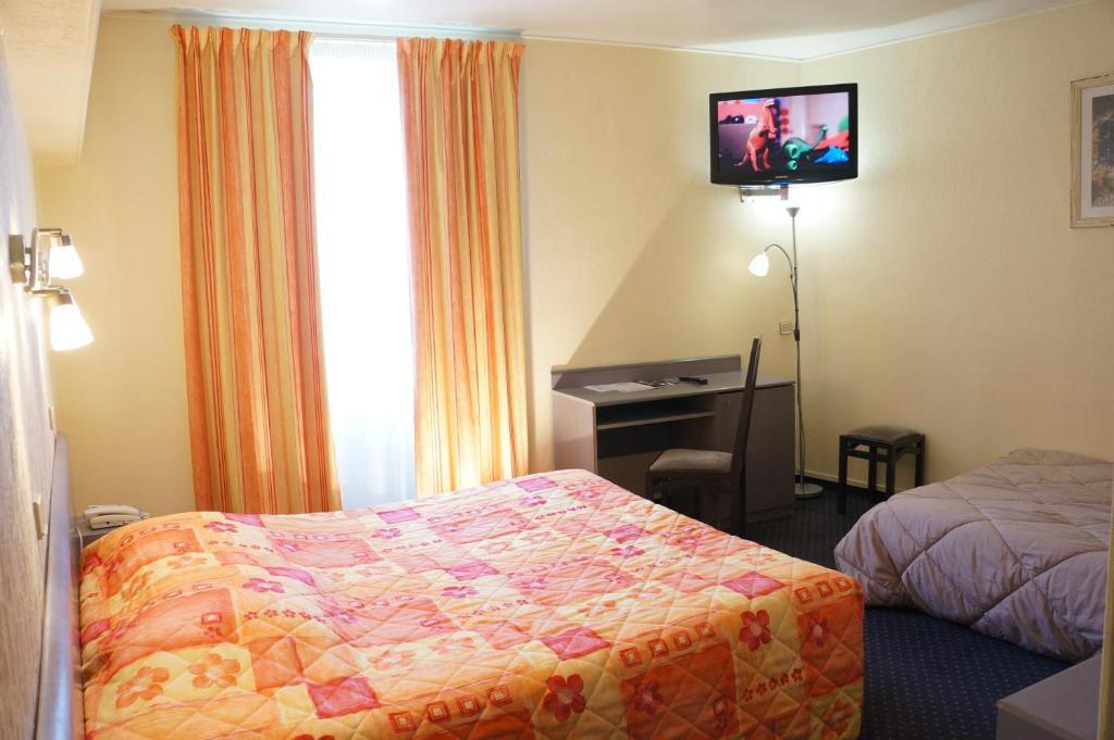 Hotel A La Grace De Dieu Brie-Comte-Robert Zewnętrze zdjęcie