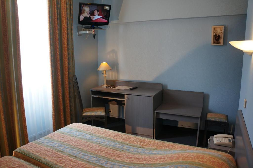 Hotel A La Grace De Dieu Brie-Comte-Robert Zewnętrze zdjęcie
