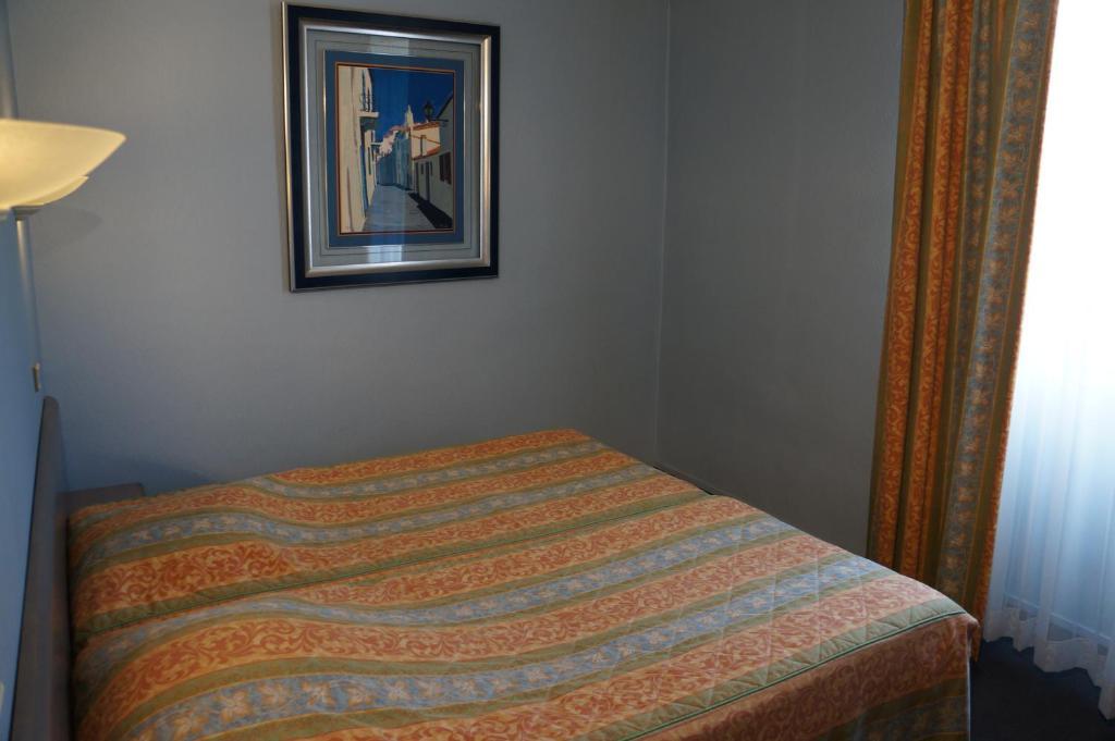 Hotel A La Grace De Dieu Brie-Comte-Robert Zewnętrze zdjęcie